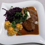 Sauerbraten mit Herzoginkartofeln und Rotkohl